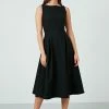 LELA Crew Neck Pleated Midi - Cocktailjurk - Black -LELA Winkel 88fadde8c5574f7196cae8e6da58af31