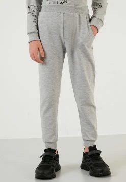 LELA Trainingspak - Light Grey -LELA Winkel 892a65847c3546fb8fd368b01c9c43bd