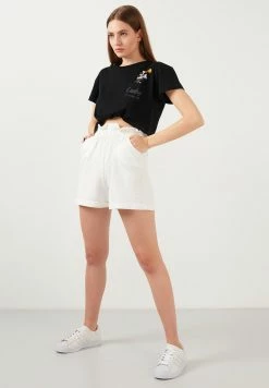 LELA Slim Fit - Shorts - Ecru 7 LELA Slim Fit - Shorts - Ecru -LELA Winkel 8cfc56f734a34883a7e8ca787f748f5d