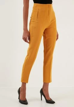 LELA Regular Fit - Broek - Mustard -LELA Winkel 8dbbc6c245af4260b4d7667fbaec90c1