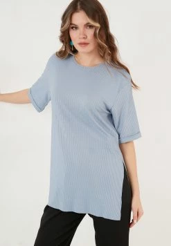 LELA Slim Fit - Blouse - Baby Blue -LELA Winkel 93c504b10bdb40f5877dcf7a50fa2e85
