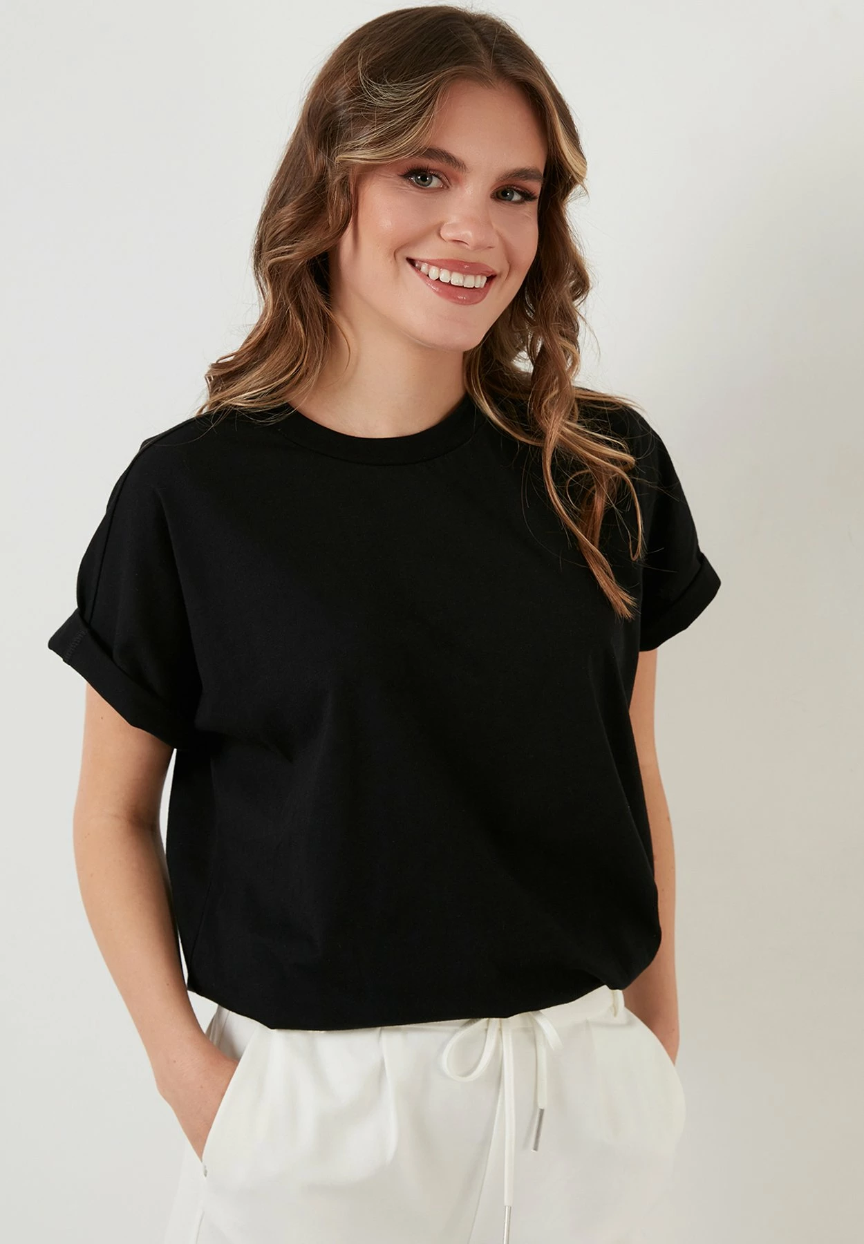 LELA Crew Neck- T-Shirt Basic - Black 3 LELA Crew Neck- T-Shirt Basic - Black