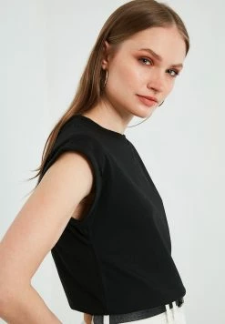 LELA Basic - T-Shirt Basic - Black -LELA Winkel 9a8b5c1b37014d10824b48aa0e278d11