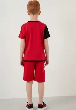 LELA Regular Fit T-Shirt And Shorts - Trainingspak - Red/Black -LELA Winkel 9ba1bbd7b49a4c0a87167008c2ef25aa