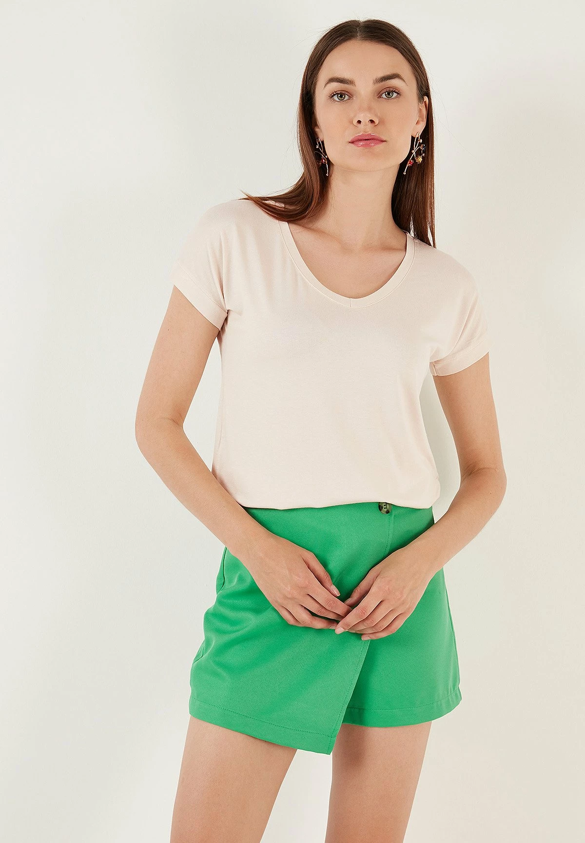 LELA V Neck- T-Shirt Basic - Stone Colored 3 LELA V Neck- T-Shirt Basic - Stone Colored