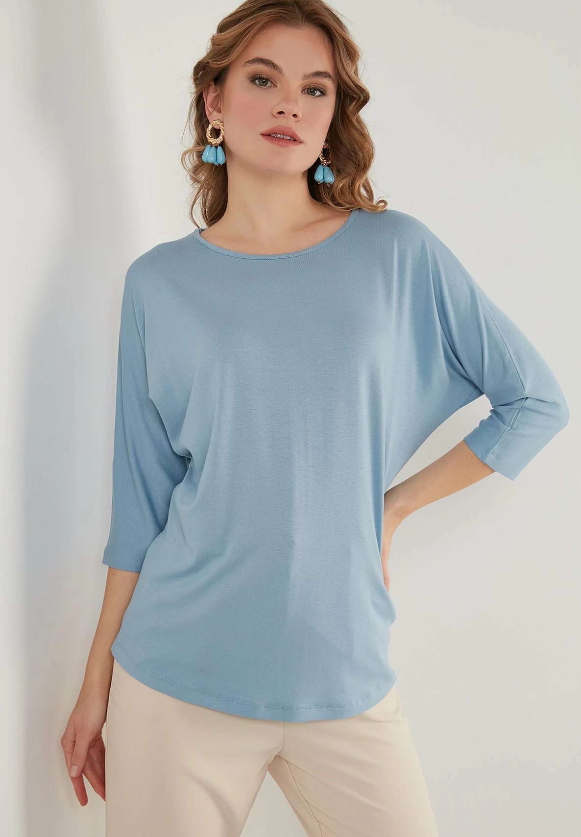 LELA Crew Neck- Longsleeve - Baby Blue 3 LELA Crew Neck- Longsleeve - Baby Blue