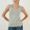 LELA Regular Fit - Top - Almond Green -LELA Winkel a1513d553fc44118a2a907df31e79596