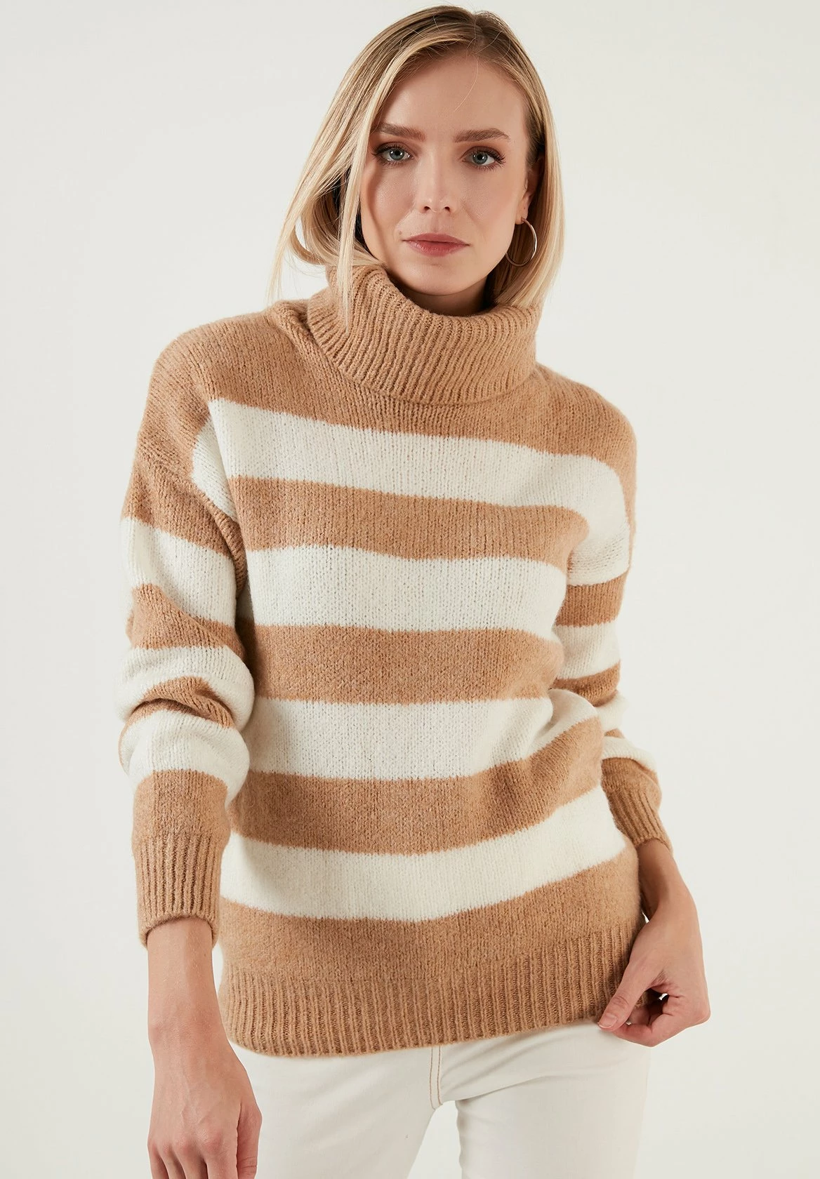 LELA Trui - Light Brown 3 LELA Trui - Light Brown