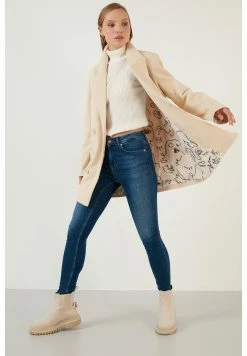 LELA Halflange Jas - Stone -LELA Winkel a560a51b4b394a4cb68dbeb42b386957