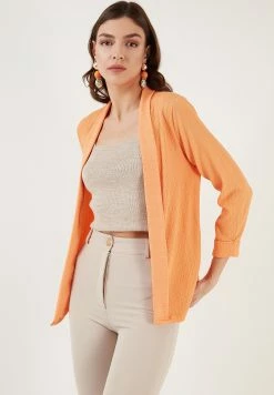 LELA Regular Fit - Vest - Light Orange -LELA Winkel a5b2799e2bba47b2b3b9fa9e13e079b4