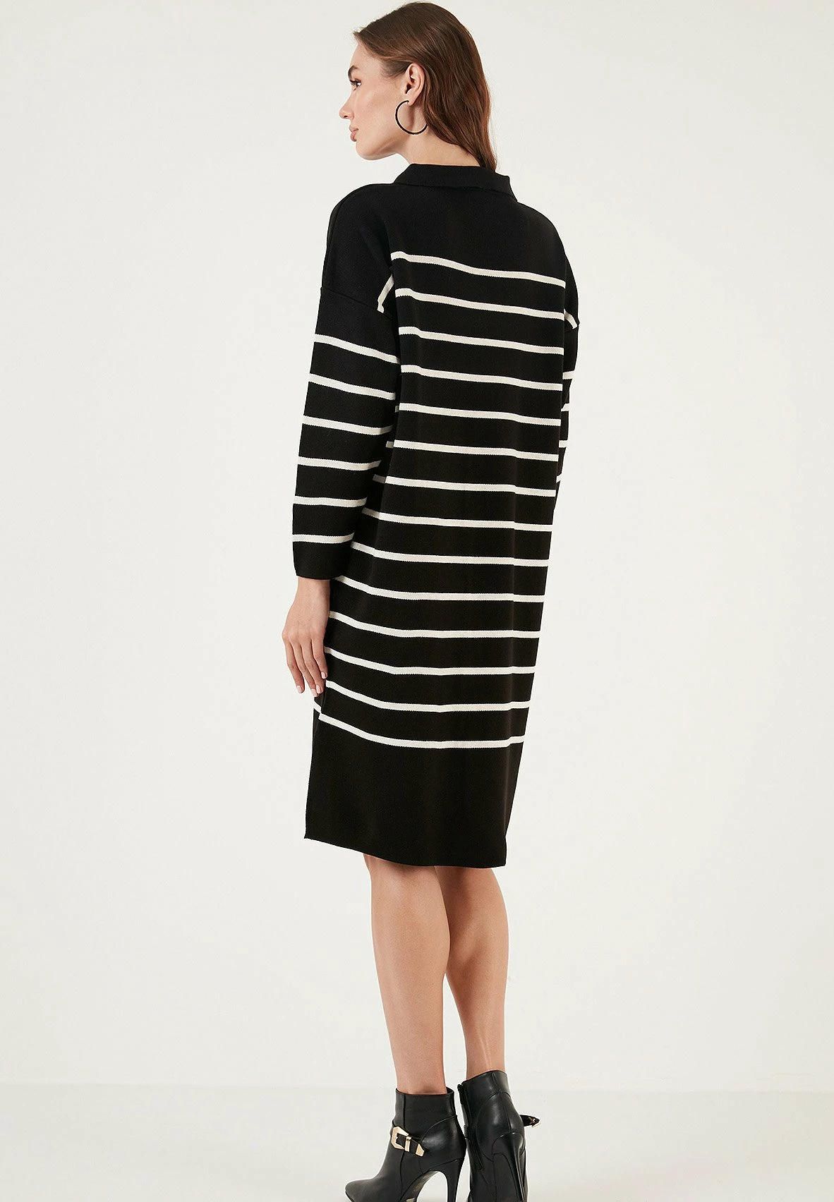 LELA Gebreide Jurk - Black/Light Stone 5 LELA Gebreide Jurk - Black/Light Stone - Afbeelding 3