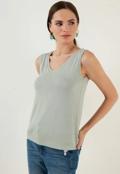 LELA Regular Fit - Top - Almond Green -LELA Winkel aaf9d430200a4b619b0039431d995258