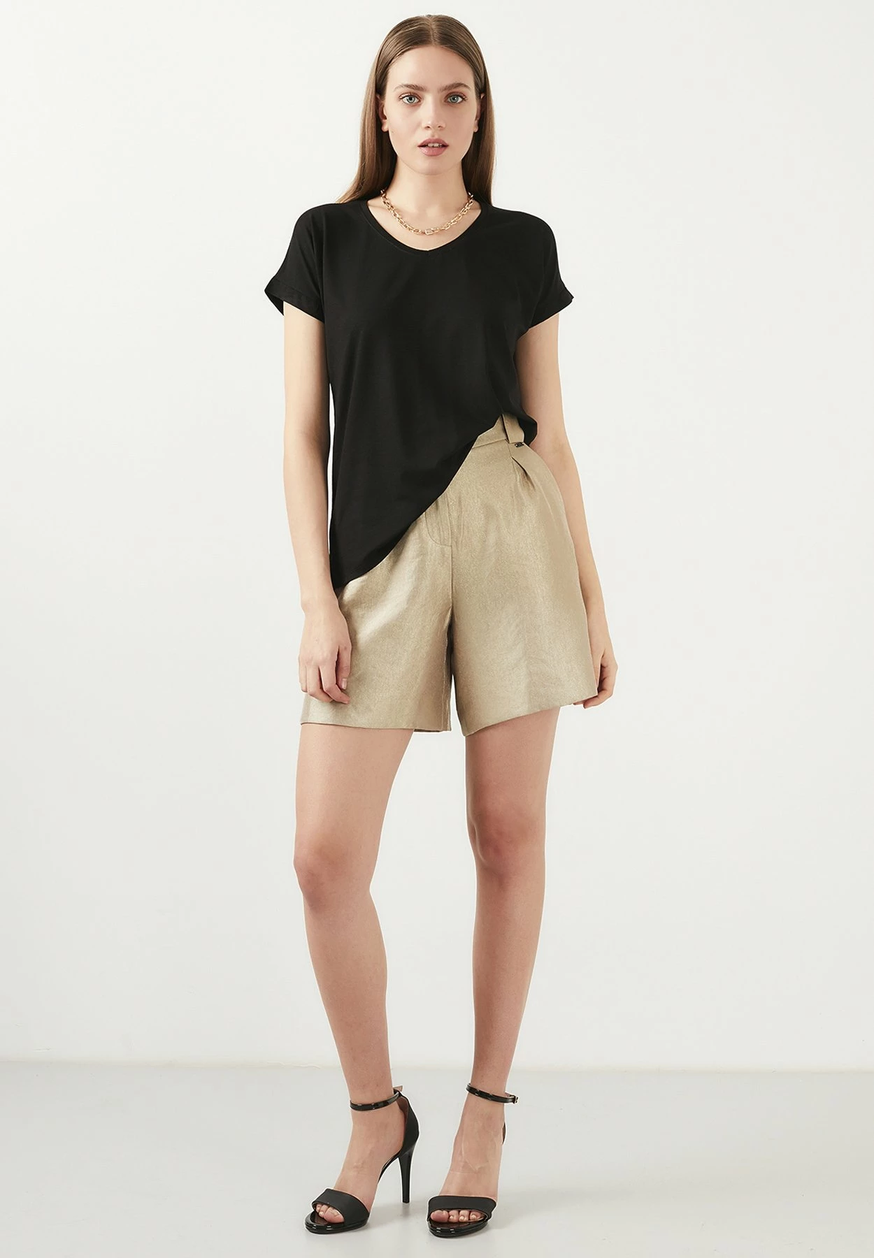 LELA V Neck- T-Shirt Basic - Black 4 LELA V Neck- T-Shirt Basic - Black - Afbeelding 2