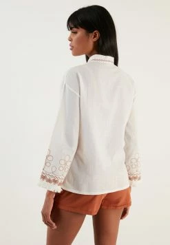 LELA Regular Fit - Blouse - Ecru Camel -LELA Winkel afdb36ac878e41deb452395f7c5d75f9