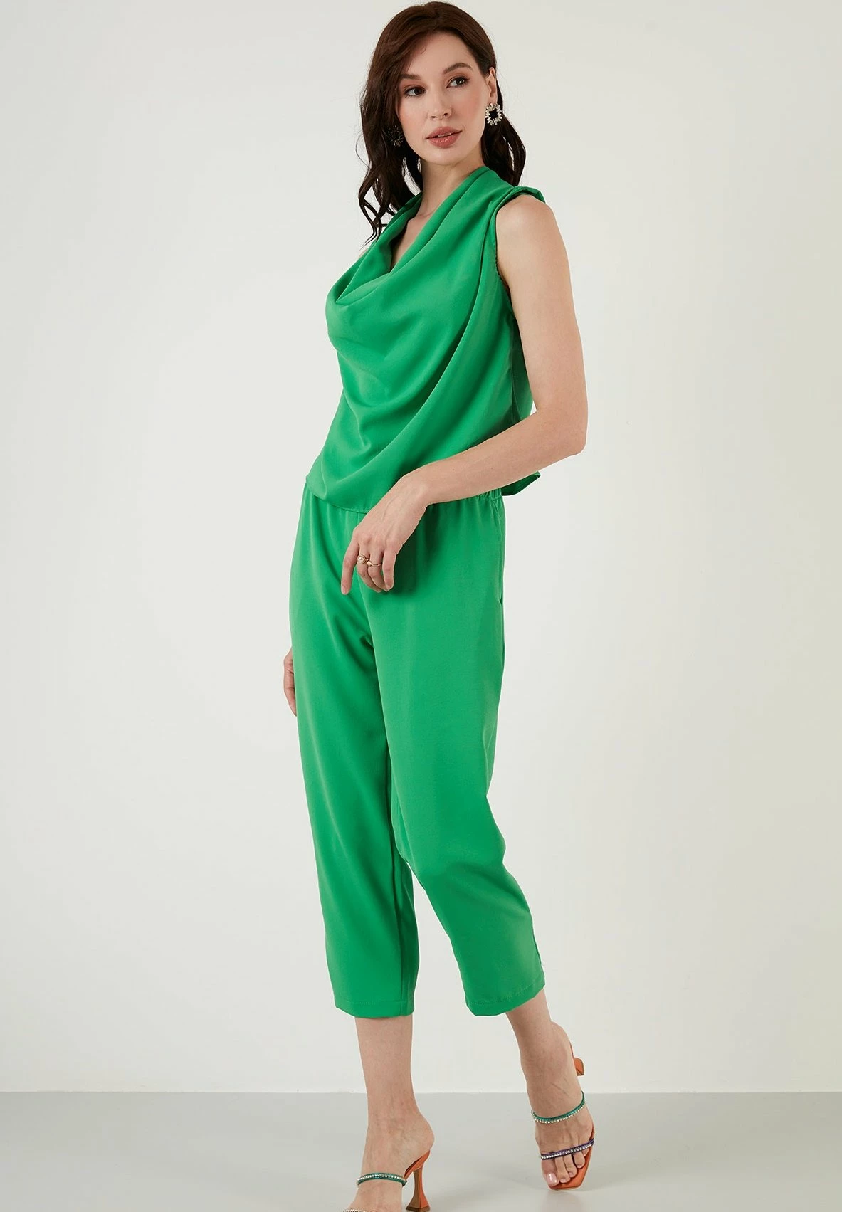 LELA Two Piece Set - Regular Fit - Broek - Green 4 LELA Two Piece Set - Regular Fit - Broek - Green - Afbeelding 2