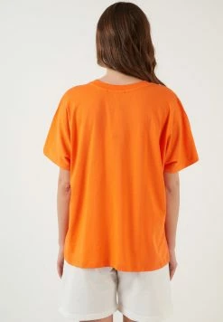 LELA Crew Neck- T-Shirt Basic - Orange Color -LELA Winkel b326105bfe5d460e95716b853175078e