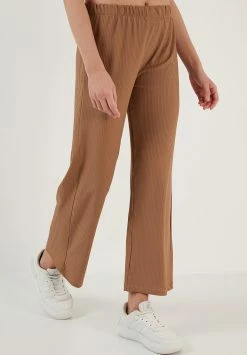 LELA Regular Fit - Broek - Biscuit -LELA Winkel b4a925a44e8b4fa89fda87b6217520fa