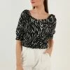 LELA Slim Fit - Blouse - Striped Black -LELA Winkel b7c7c319a8ee462cb6ddcb95a10300b7