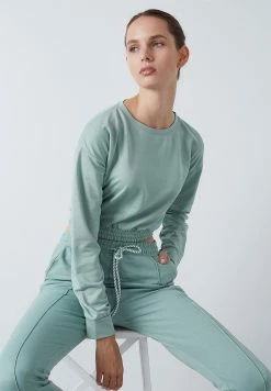 LELA Slim Fit - Sweater - Almond Green -LELA Winkel ba5ff1a151254269bbb59e020d88a5fe