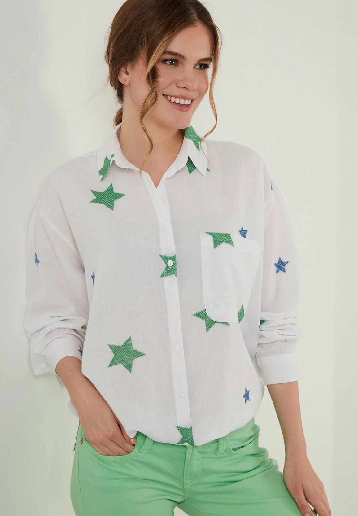 LELA Loose Fit - Overhemdblouse - White/Green 6 LELA Loose Fit - Overhemdblouse - White/Green - Afbeelding 4