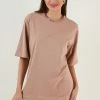 LELA Loose Fit - T-Shirt Basic - Biscuit 1 LELA Loose Fit - T-Shirt Basic - Biscuit -LELA Winkel c08a45d72b1c48f3abba32b1b8997060