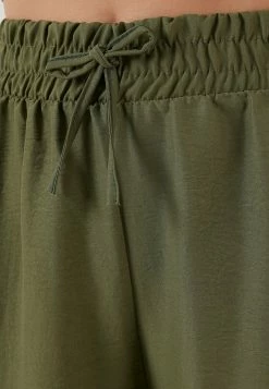 LELA Loose Fit- Broek - Khaki 11 LELA Loose Fit- Broek - Khaki -LELA Winkel c0f33b5c68b54b5f876eae433f922f11