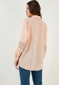 LELA Overhemdblouse - Salmon 8 LELA Overhemdblouse - Salmon -LELA Winkel c2751a6b30f04dd3b35e476281d99f65