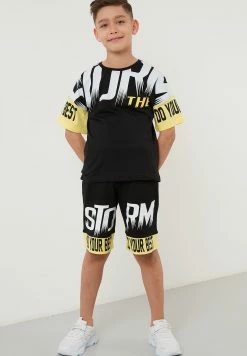 LELA Regular Fit T-Shirt And Shorts - Shorts - Black