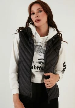 LELA Regular Fit - Bodywarmer - Black -LELA Winkel c9fcbdf3f2d446e2b4640799188baf6b