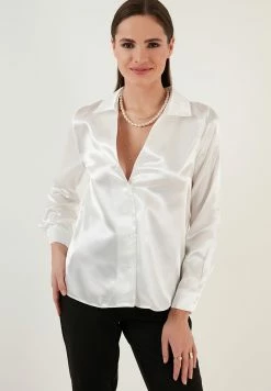 LELA Regular Fit - Overhemdblouse - Ecru -LELA Winkel ce788408e3cf48b2b146d9f7f6fe2723