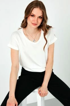 LELA V Neck- T-Shirt Basic - Ecru -LELA Winkel cf900ab15ef746d6b87ae9b086f1661e