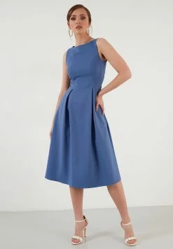 LELA Crew Neck Pleated Midi - Cocktailjurk - Indigo 8 LELA Crew Neck Pleated Midi - Cocktailjurk - Indigo -LELA Winkel d3dc9593b1df4c7cbf358112bee42558