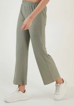 LELA Regular Fit - Broek - Almond Green -LELA Winkel d6d80db8ab1245a8a9bf3302c569e188