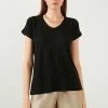 LELA V Neck- T-Shirt Basic - Black 2 LELA V Neck- T-Shirt Basic - Black -LELA Winkel da9af5ac7d4545f2aad05df93584b490