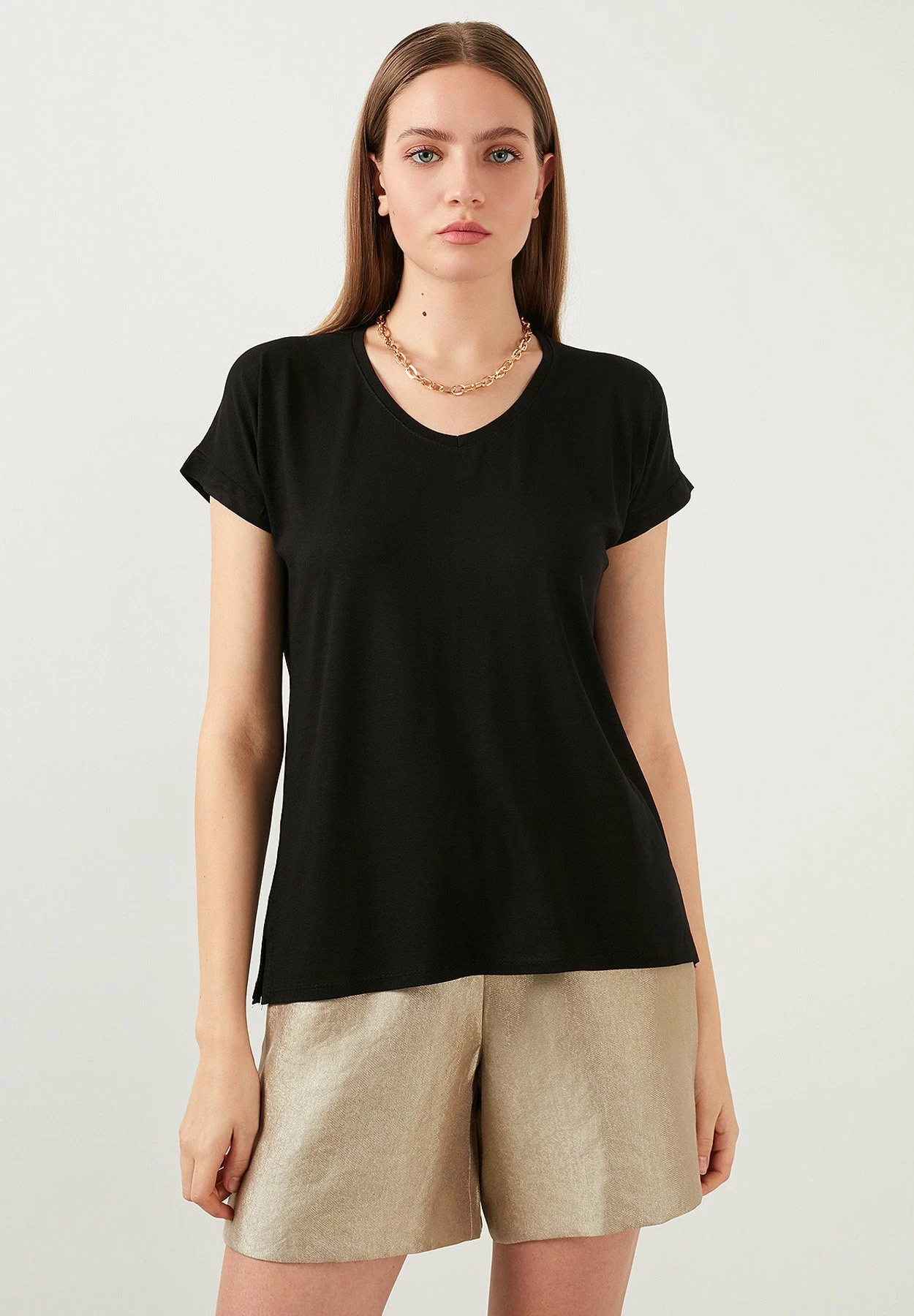 LELA V Neck- T-Shirt Basic - Black 3 LELA V Neck- T-Shirt Basic - Black