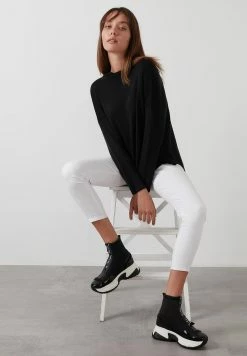 LELA Long Back- Trui - Black -LELA Winkel e16a7177f1af44c59ba9205ccbb4175a