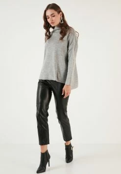 LELA Long Back- Trui - Grey 10 LELA Long Back- Trui - Grey -LELA Winkel e1c4319610c04bf385e262fa2453e014