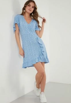 LELA Floral V Neck Ruffle Detail Mini- Jurk - Baby Blue -LELA Winkel e1f229c012fe4f348f6fa82ea473ecf4