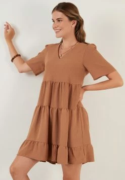 LELA Loose Fit - Jurk - Light Brown -LELA Winkel e73f043a09c44fc5aed2552907bed7b5