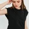 LELA Basic - T-Shirt Basic - Black -LELA Winkel e821db7336f6419c8b1de61bbad05d62