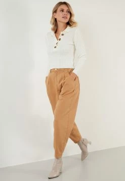 LELA Poloshirt - Ecru 9 LELA Poloshirt - Ecru -LELA Winkel e857d97ffa994b45bff29644e5c54de6