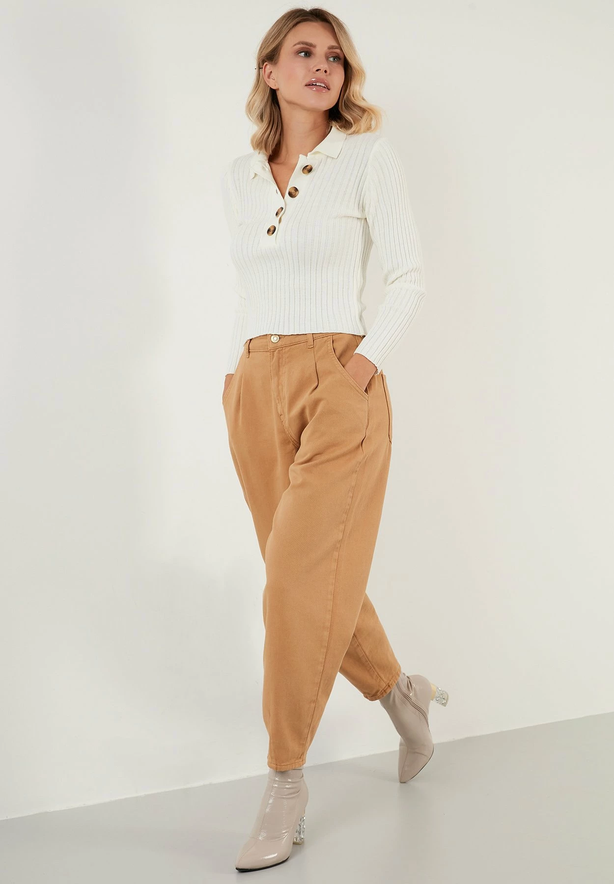 LELA Poloshirt - Ecru 4 LELA Poloshirt - Ecru - Afbeelding 2