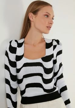 LELA Trui - Black White -LELA Winkel ebbfd61b80014203b4fdc552c6c01bce