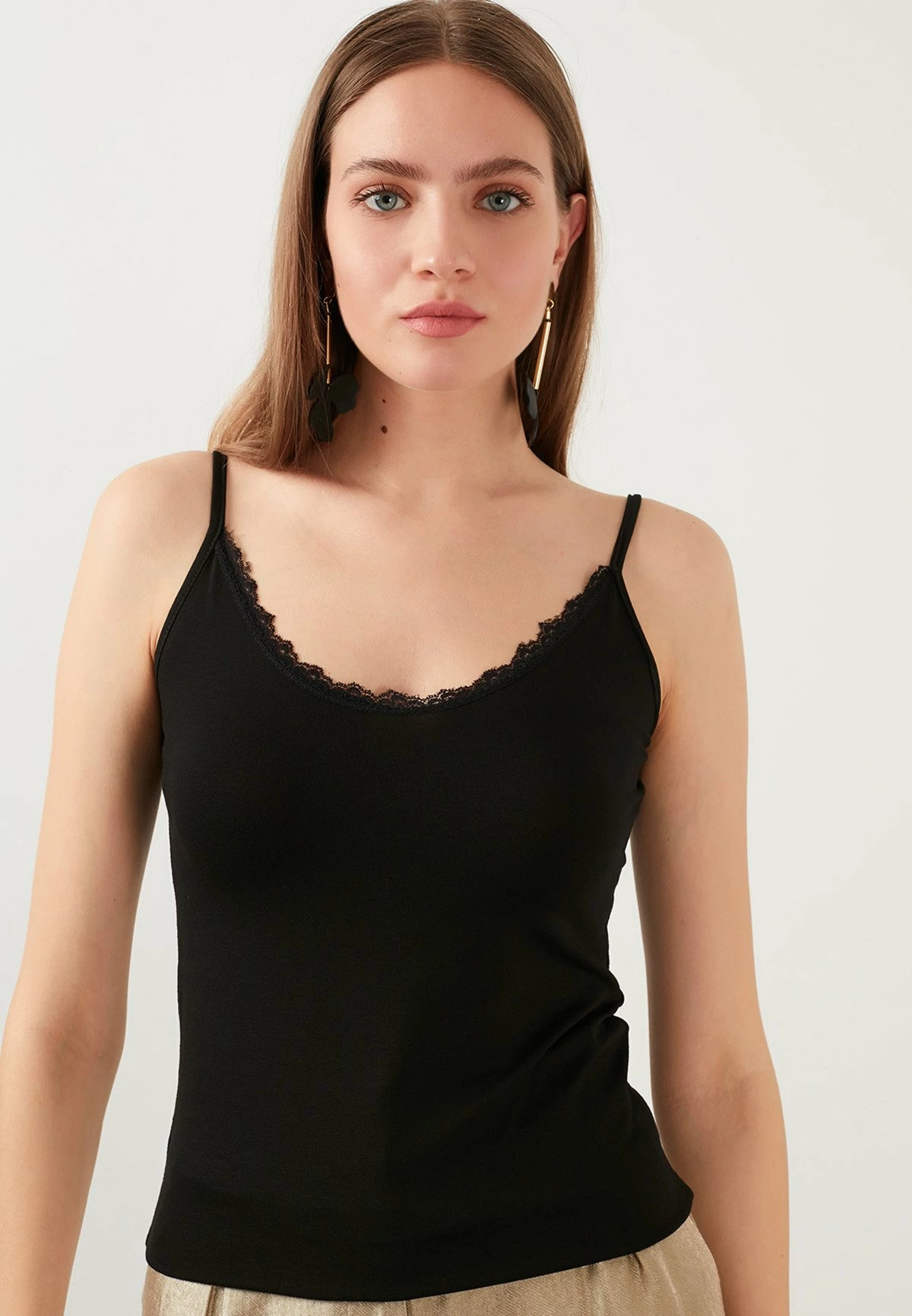 LELA Athlete - Top - Black 3 LELA Athlete - Top - Black