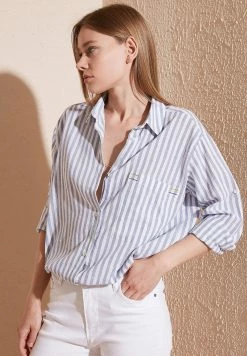 LELA Loose Fit - Overhemdblouse - Light Blue -LELA Winkel ef36b62652064301b26c10352ce085a5