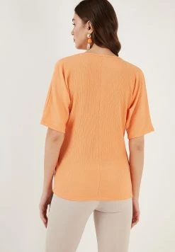 LELA Regular Fit - T-Shirt Basic - Light Orange 10 LELA Regular Fit - T-Shirt Basic - Light Orange -LELA Winkel ef40ae97c37b4a529df3079f231b39d0