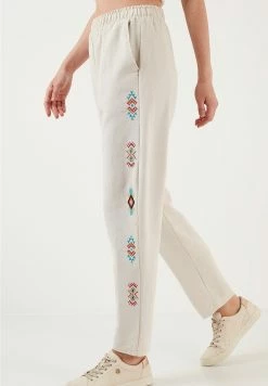 LELA Regular Fit - Trainingsbroek - Beige -LELA Winkel f2aff3862bfd4379bd2c0196f6bc923f