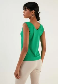 LELA Regular Fit - Top - Benetton Color 9 LELA Regular Fit - Top - Benetton Color -LELA Winkel f2ca52a204614cbd9c6c207566abf518