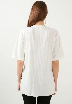 LELA Slim Fit - Blouse - Ecru -LELA Winkel f402a28cf3854555afb623f56b7e12dc