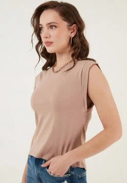 LELA Crew Neck- Top - Biscuit Color -LELA Winkel f83e7f95c1b14e378e4f7b5c788dc199